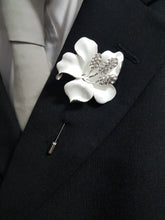Load image into Gallery viewer, White flower Brooch Groom usher small Boutonniere. Alternative flower lily,Wedding Buttonhole Pin.Wedding Boutonnière by Crystal wedding uk