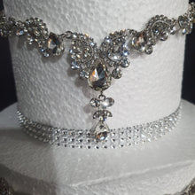 Load image into Gallery viewer, Crystal cake jewellery, Brooch ake decoration, rhinestone cake jewellery, -