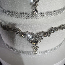 Load image into Gallery viewer, Crystal cake jewellery, Brooch ake decoration, rhinestone cake jewellery, -