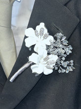 Load image into Gallery viewer, White flower Brooch Groom usher large Boutonniere. Alternative flower lily,Wedding Buttonhole Pin.Wedding Boutonnière by Crystal wedding uk