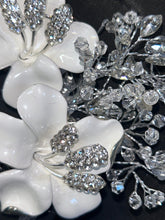 Load image into Gallery viewer, White flower Brooch Groom usher large Boutonniere. Alternative flower lily,Wedding Buttonhole Pin.Wedding Boutonnière by Crystal wedding uk