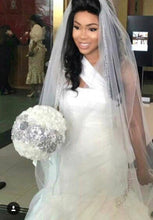 Load image into Gallery viewer, Crystal brooch wedding bouquet