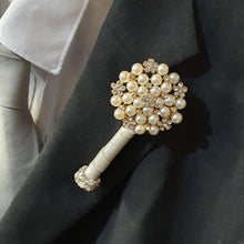 Load image into Gallery viewer, Gold brooch bouquet. Luxury Crystal pearl & Brooch Bridal Bouquet