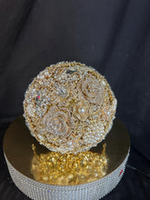 Load image into Gallery viewer, Gold brooch bouquet. Luxury Crystal pearl & Brooch Bridal Bouquet