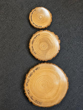 Load image into Gallery viewer, Personalized Wood Slice Cake Stand, Premium quality Varnished Engraved Rustic Wedding Display stand, Personalised log Slice