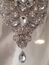 Load image into Gallery viewer, Mini brooch bouquet