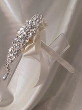 Load image into Gallery viewer, Mini brooch bouquet