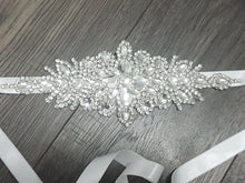 Load image into Gallery viewer, Vintage style Bridal Flapper headpiece fascinator ,1920's rhinestone Headpiece, The Great Gatsby rhinestone brooch, hair tie