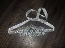 Load image into Gallery viewer, Vintage style Bridal Flapper headpiece fascinator ,1920's rhinestone Headpiece, The Great Gatsby rhinestone brooch, hair tie