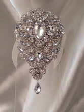 Load image into Gallery viewer, Mini brooch bouquet