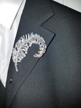Load image into Gallery viewer, Peacock feather buttonhol Boutonniere Feather brooch, Alternative flower, Wedding Buttonhole Pin.  Wedding Boutonnière by Crystal wedding uk