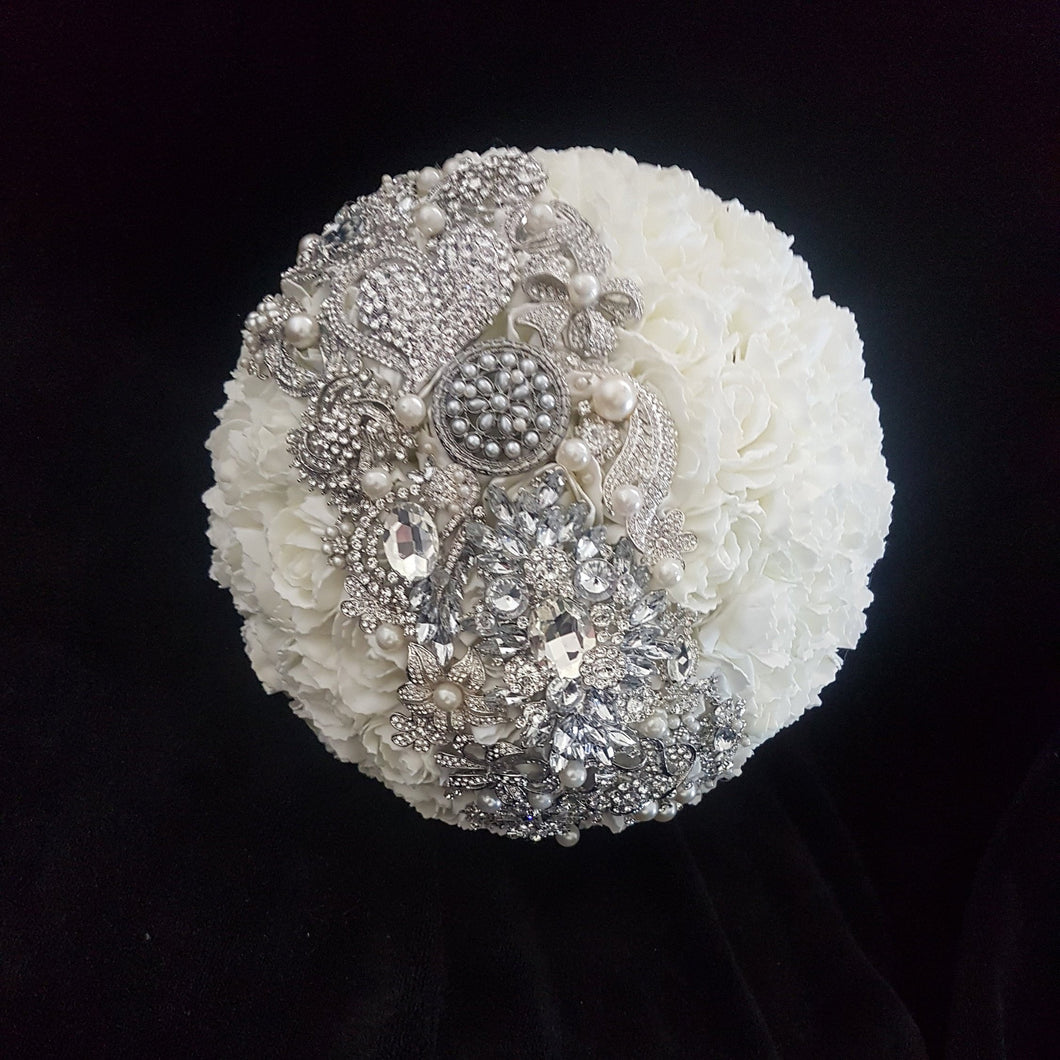 Crystal brooch wedding bouquet