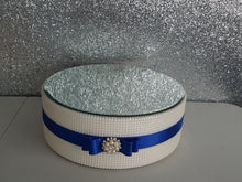 Load image into Gallery viewer, Pearl cake stand, cake holder with any colour and Pearl brooch