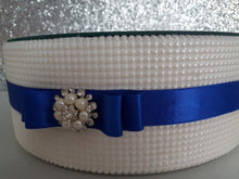 Load image into Gallery viewer, Pearl cake stand, cake holder with any colour and Pearl brooch