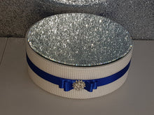 Load image into Gallery viewer, Pearl cake stand, cake holder with  any colour and Pearl brooch
