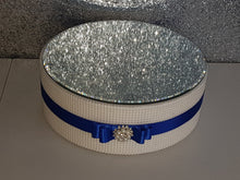 Load image into Gallery viewer, Pearl cake stand, cake holder with any colour and Pearl brooch