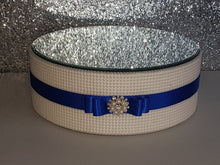 Load image into Gallery viewer, Pearl cake stand, cake holder with any colour and Pearl brooch