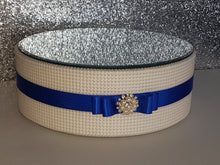 Load image into Gallery viewer, Pearl cake stand, cake holder with  any colour and Pearl brooch
