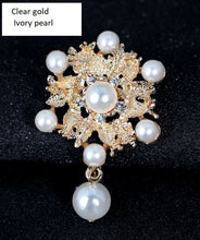 Load image into Gallery viewer, Cascading pearl and Crystal cake stands cascading style ,   1 to 5 tiers - Premium glass crystal faux pearls