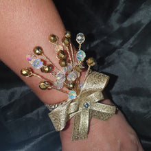 Load image into Gallery viewer, Crystal wrist Corsage
