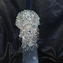 Load image into Gallery viewer, Crystal brooch bouquet