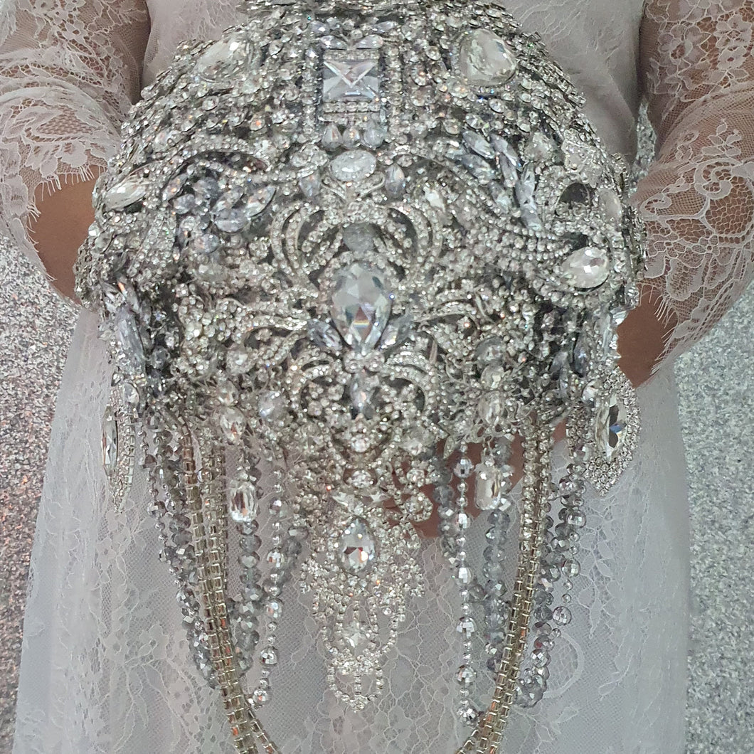 Brooch bouquet, 10