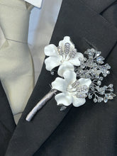 Load image into Gallery viewer, White flower Brooch Groom usher large Boutonniere. Alternative flower lily,Wedding Buttonhole Pin.Wedding Boutonnière by Crystal wedding uk
