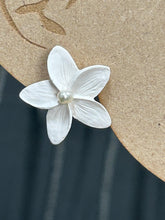 Load image into Gallery viewer, Clay Flower Earrings: smal Pearl Bridal Jewelry, Gold or Silver

