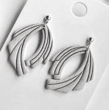 Load image into Gallery viewer, Bohemian style clay earrings silver or gold, Handmade
