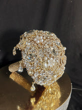 Load image into Gallery viewer, Gold brooch bouquet. Luxury Crystal pearl &amp; Brooch Bridal Bouquet
