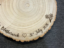 Load image into Gallery viewer, Personalized Wood Slice Cake Stand, Engraved Rustic Wedding Display stand, Personalised Engraved log Slice with Daffodils
