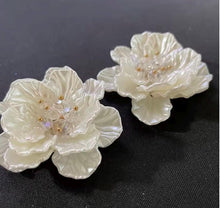 Load image into Gallery viewer, Ivory Pearl &amp; Crystal Bridal round Bouquet Rhinestone Wedding Flowers
