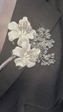 Load and play video in Gallery viewer, White flower Brooch Groom usher large Boutonniere. Alternative  flower lily,Wedding Buttonhole Pin.Wedding Boutonnière by Crystal wedding uk
