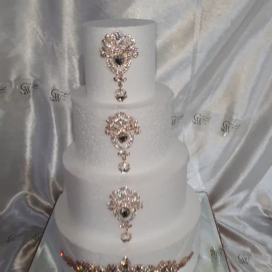 Crystal Cake Brooch: Rhinestone Wedding Cake Decoration