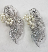 Load image into Gallery viewer, Crystal pearl buttonhole, Boutonniere  with Pearls &amp; rose 1pc by Crystal wedding uk
