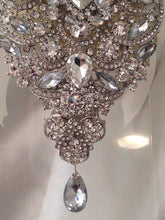 Load image into Gallery viewer, Mini brooch bouquet
