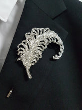 Load image into Gallery viewer, Peacock feather buttonhol Boutonniere Feather brooch, Alternative flower, Wedding Buttonhole Pin.  Wedding Boutonnière by Crystal wedding uk
