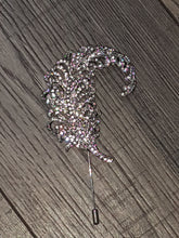Load image into Gallery viewer, Peacock feather buttonhol Boutonniere Feather brooch, Alternative flower, Wedding Buttonhole Pin.  Wedding Boutonnière by Crystal wedding uk

