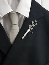 Load image into Gallery viewer, Groom Boutonniere, crystal wire buttonhole  Wedding Buttonhole Pin.  Wedding Boutonnière by Crystal wedding uk
