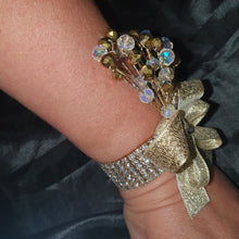 Load image into Gallery viewer, Crystal wrist Corsage
