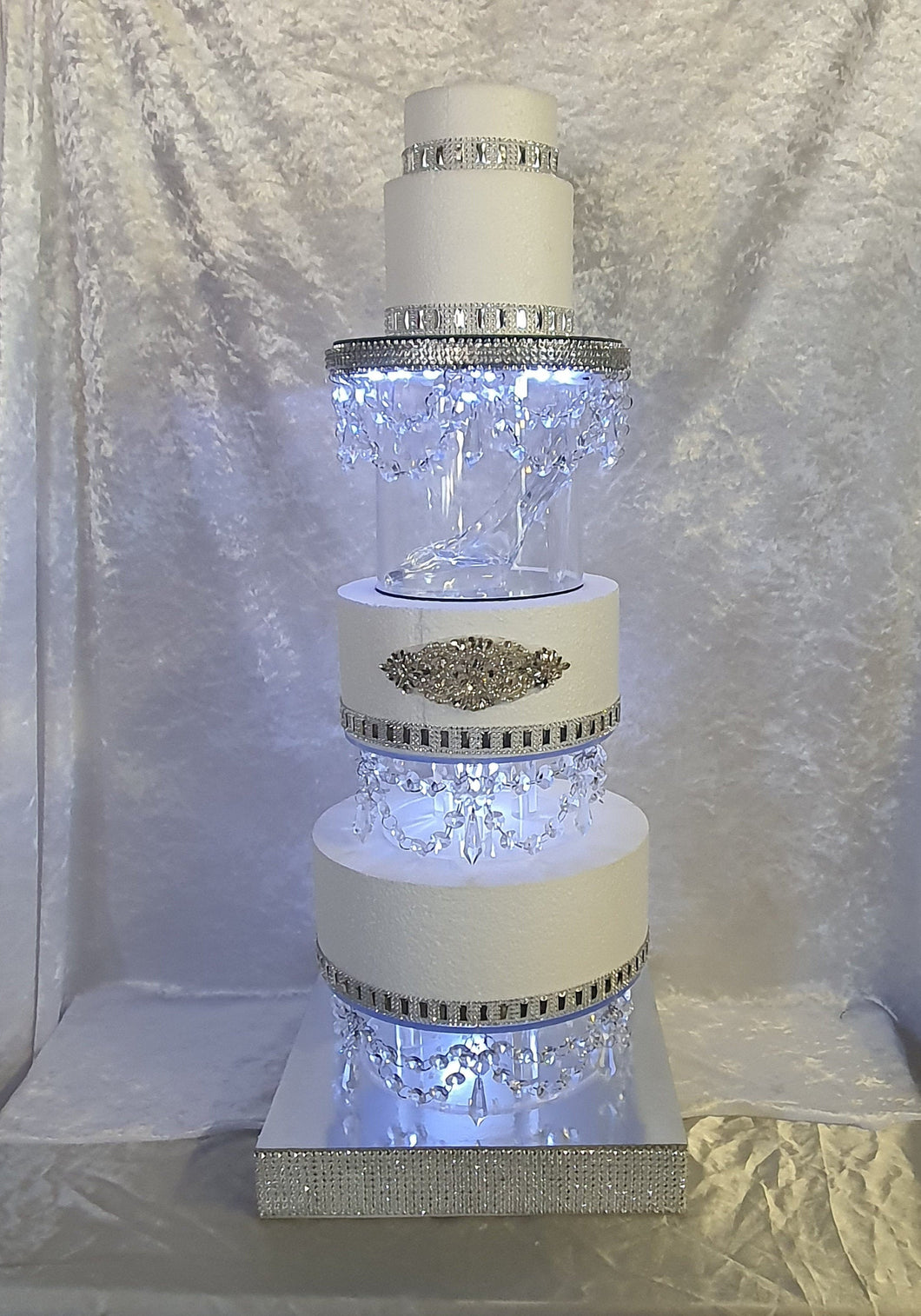 Glass slipper cake divider plus 2 crystal dividers - set of 3 pieces with LED lights. by Crystal wedding uk